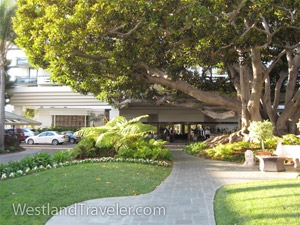 The Fairmont Miramar Hotel and Bungalows Entrance